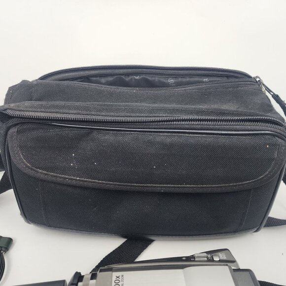 JVC GR-D770U Digital Video Camera With 34x Optical Zoom Accessories & Case - Picture 9 of 16